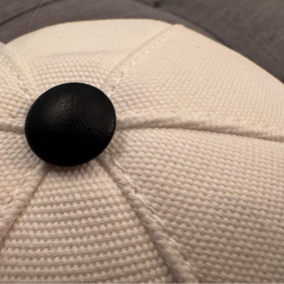 Gucci GG Logo White Baseball Cap, NWT - Picture 3 of 7